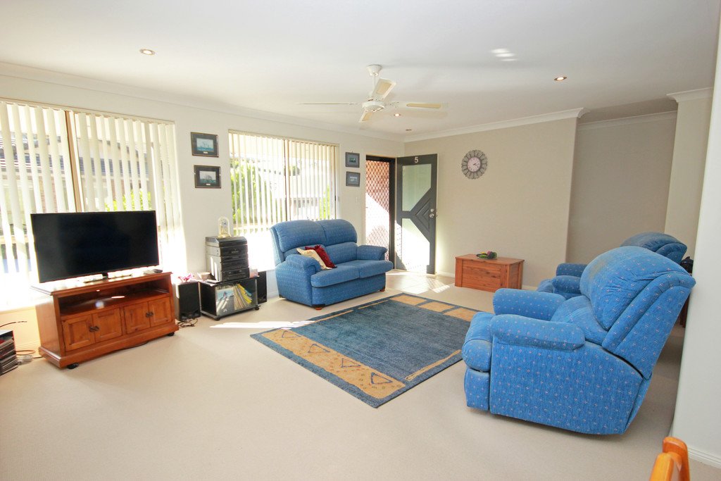  LAURIETON 2