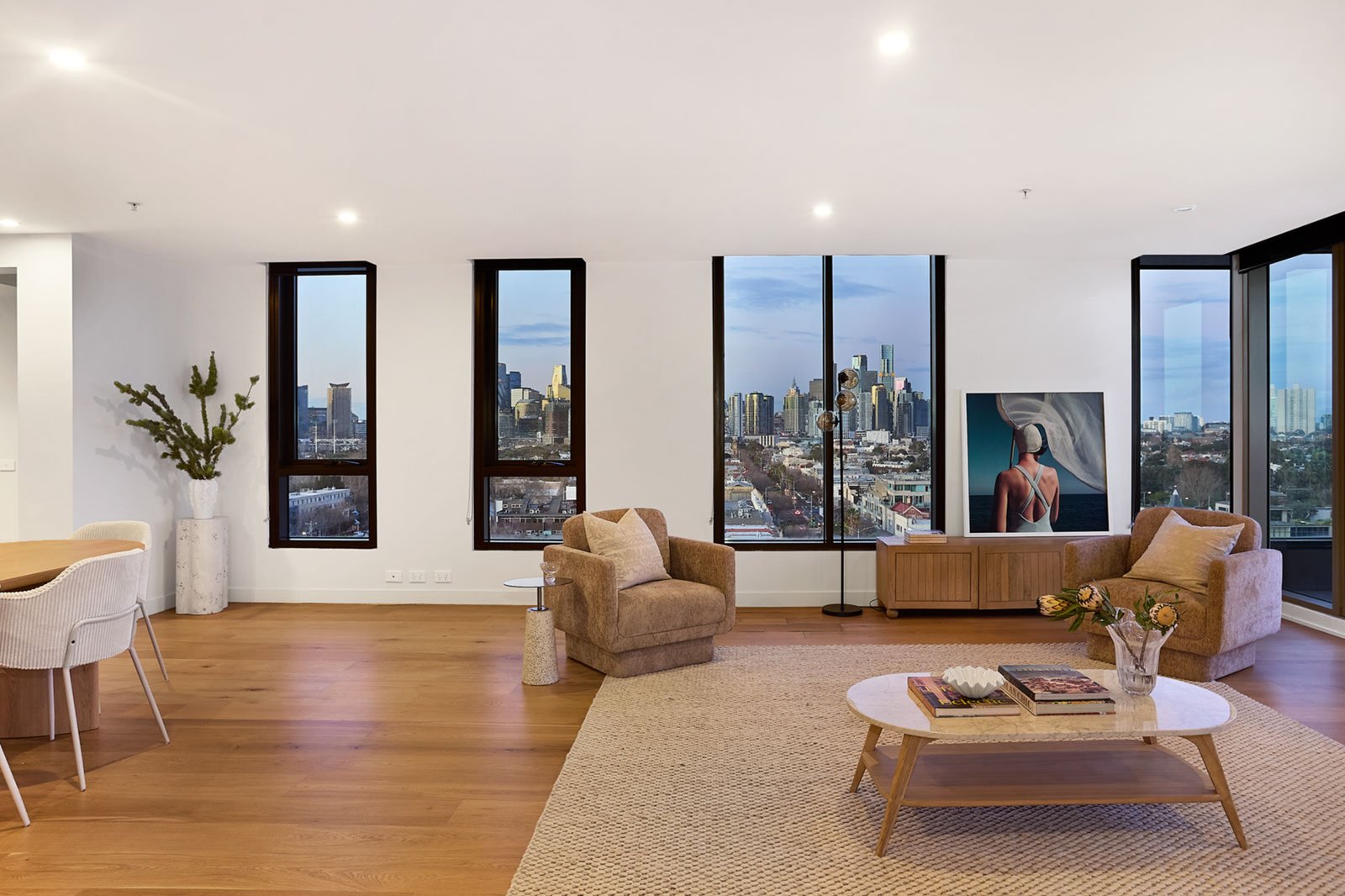 Gallery: 1007/101 Bay Street