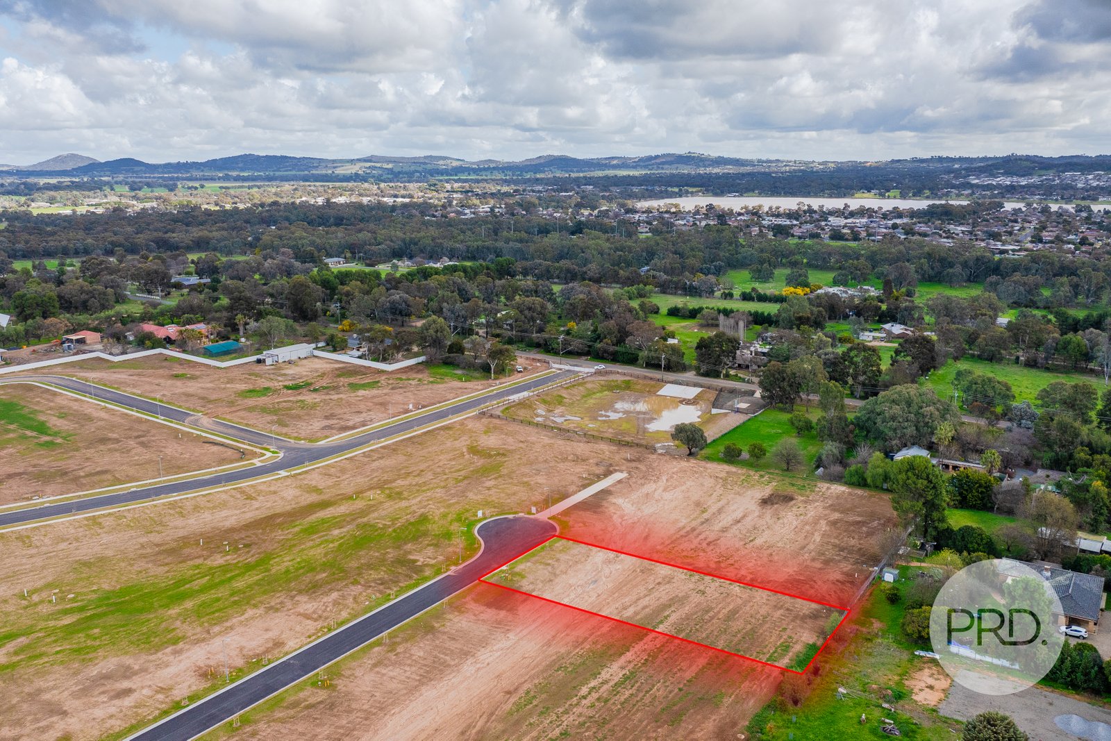  Almond Close LAKE ALBERT 4