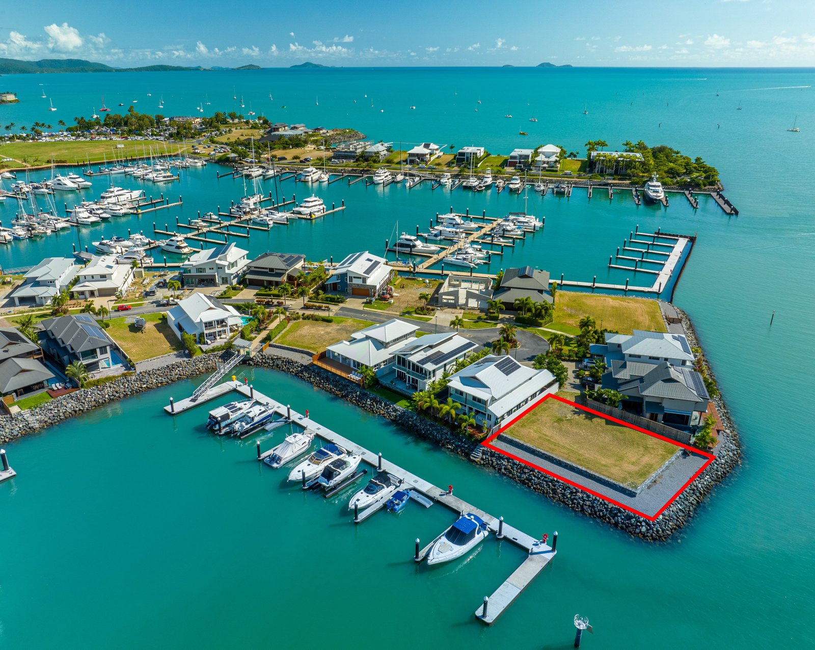 21-23 The Cove AIRLIE BEACH 1