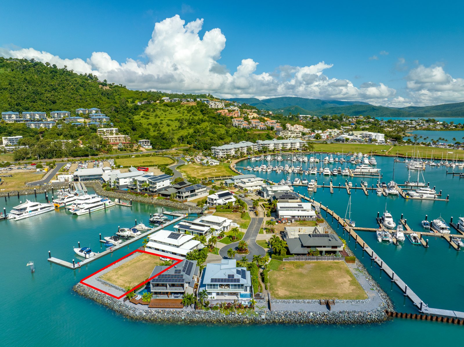 21-23 The Cove AIRLIE BEACH 3