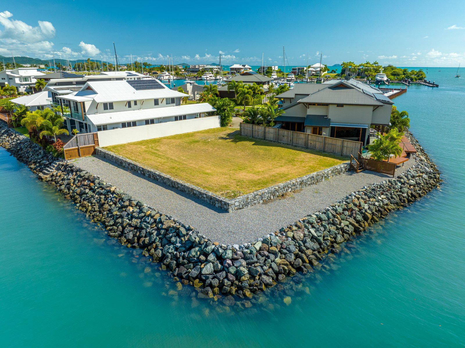 21-23 The Cove AIRLIE BEACH 4