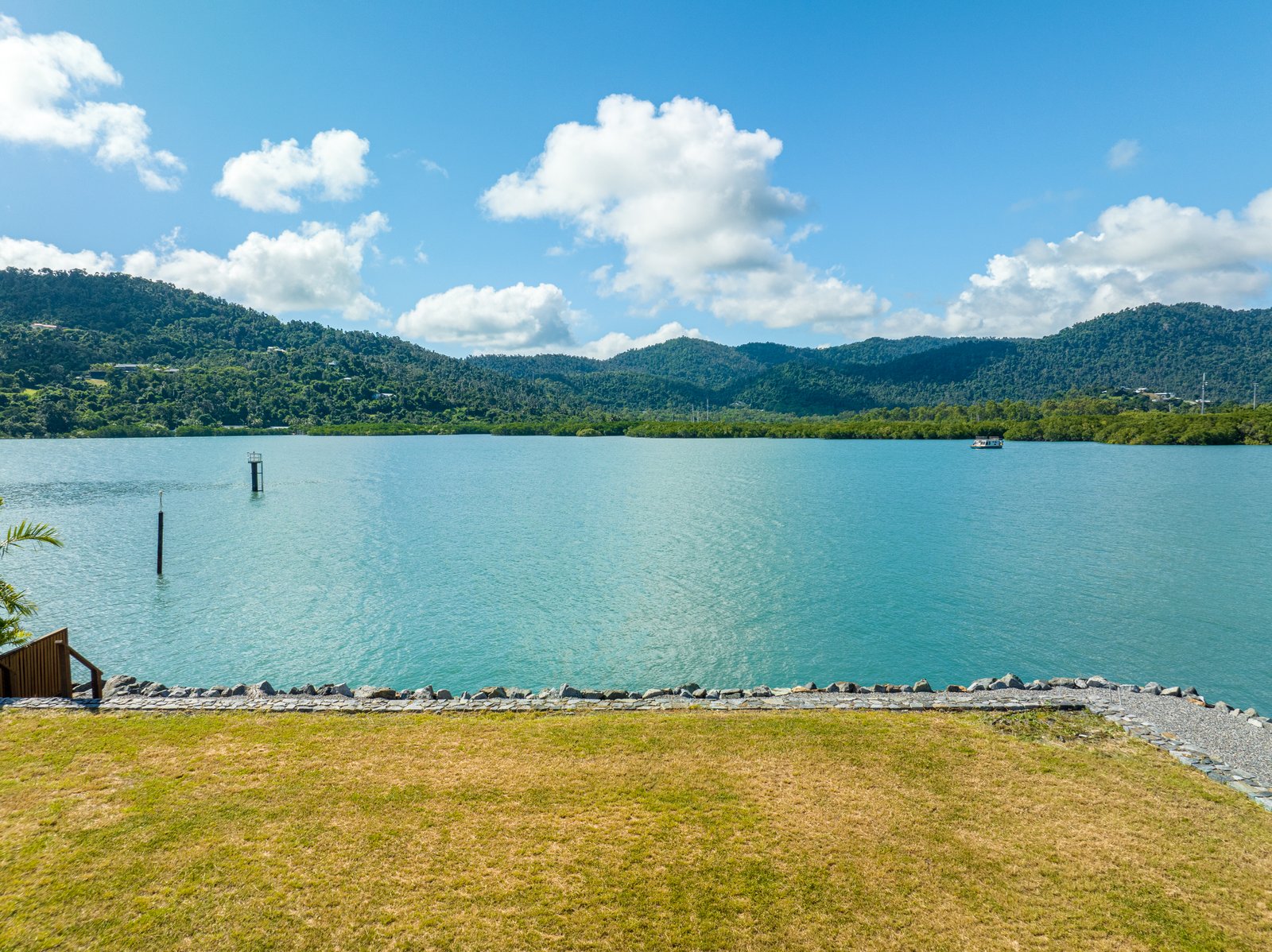 21-23 The Cove AIRLIE BEACH 7