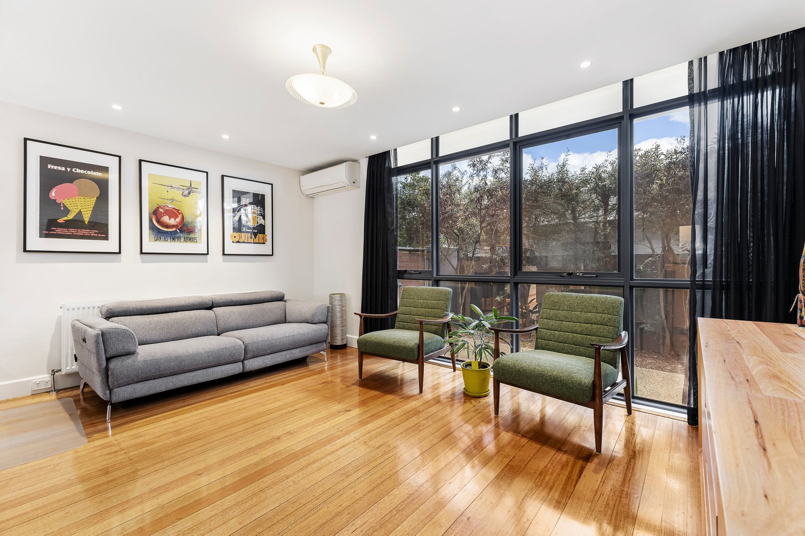 Gallery: 2/15 Kendall Street