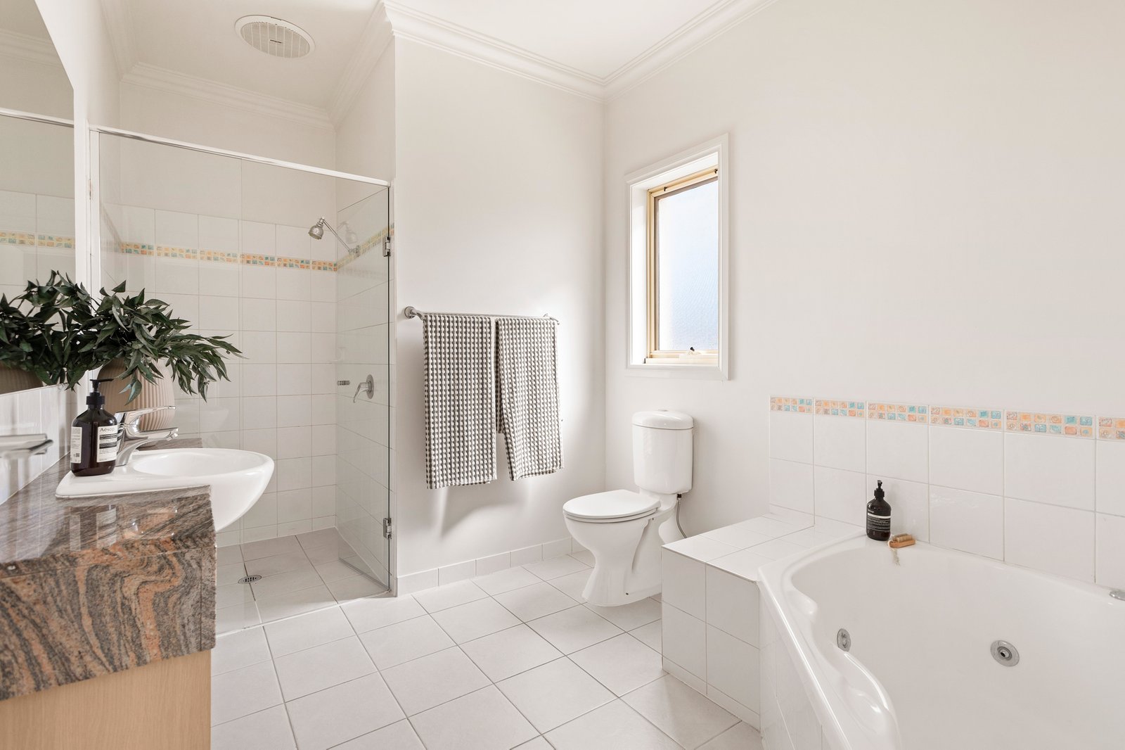 Real Estate and Property in 4/756 Hawthorn Road, Brighton East, VIC