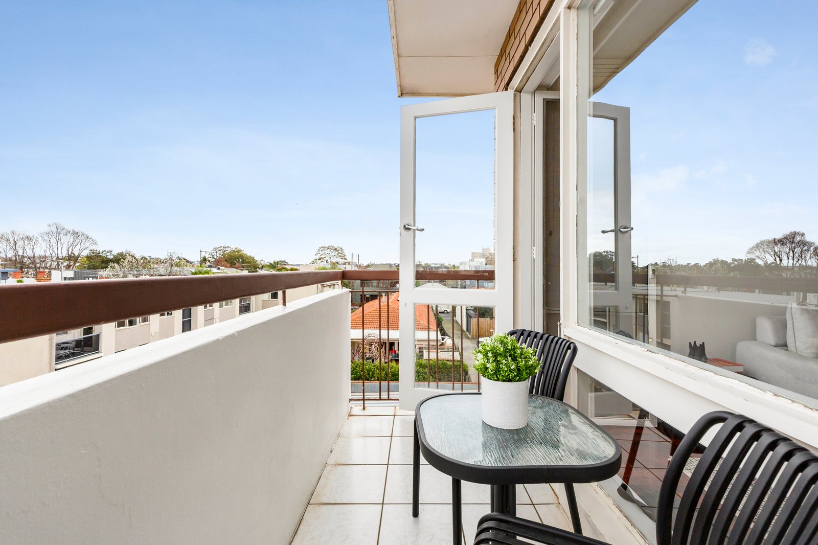 Gallery: 8/97 Westbury Street