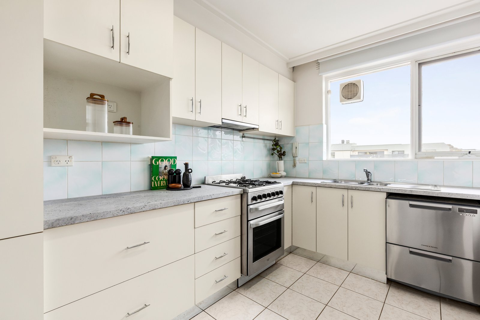 Gallery: 8/97 Westbury Street