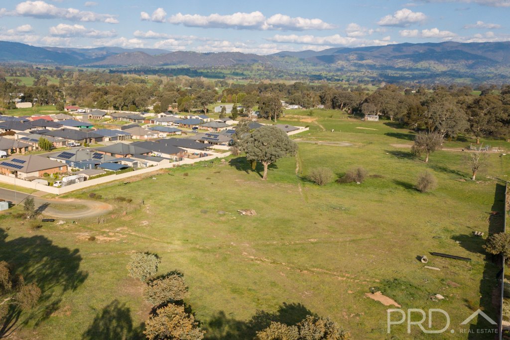 79 Jeffery Circuit TUMUT 5