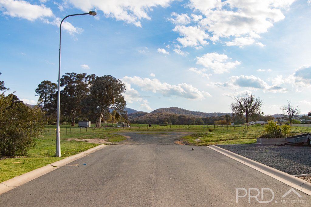 79 Jeffery Circuit TUMUT 7