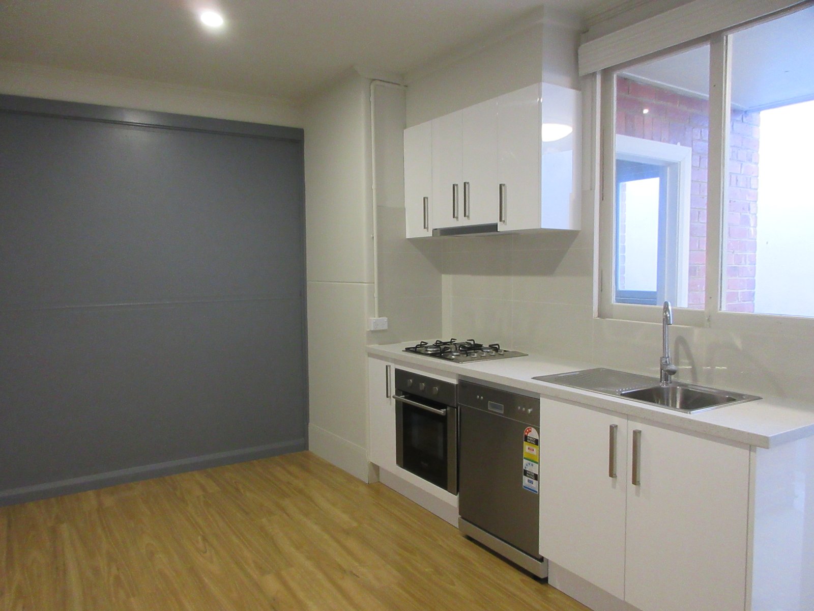 Photos: 743 Centre Road