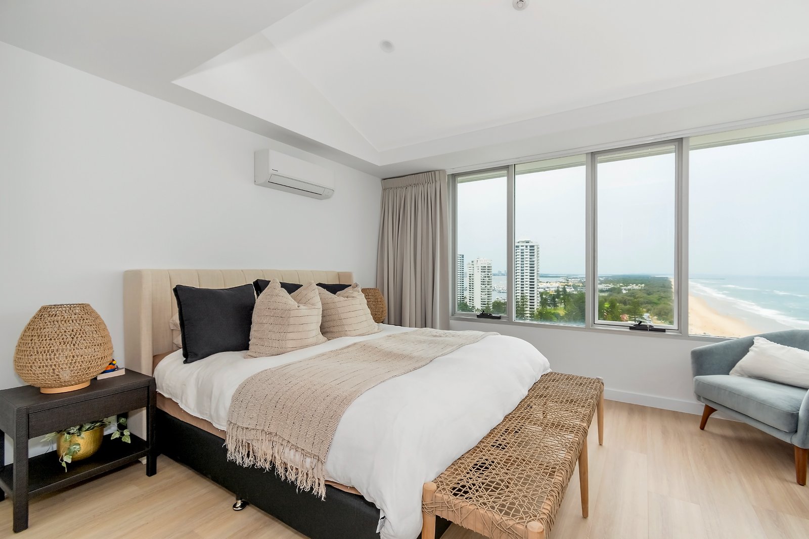 P1-1601/3575-3585 Main Beach Parade MAIN BEACH 5