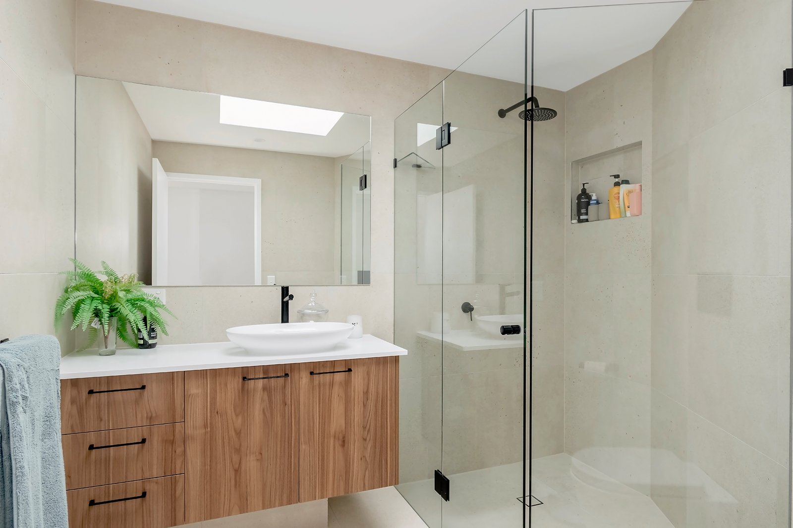 P1-1601/3575-3585 Main Beach Parade MAIN BEACH 9