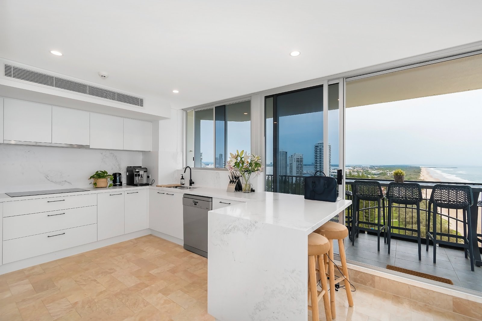 P1-1601/3575-3585 Main Beach Parade MAIN BEACH 11