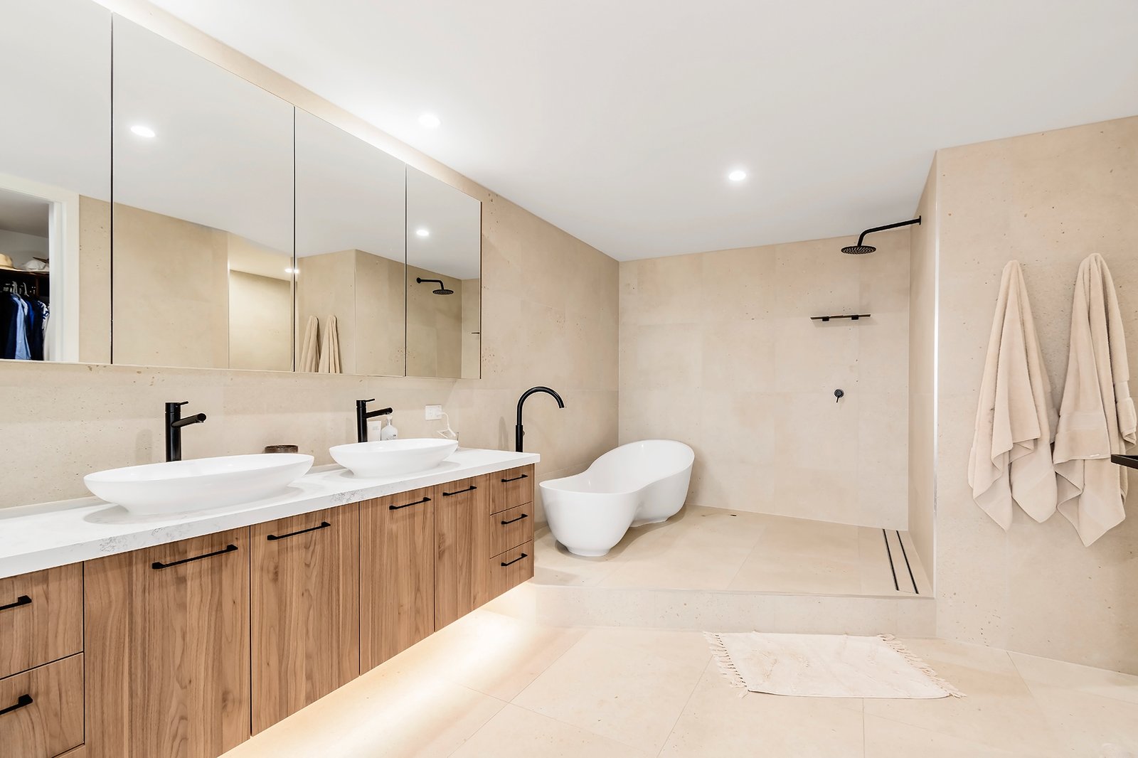 P1-1601/3575-3585 Main Beach Parade MAIN BEACH 6