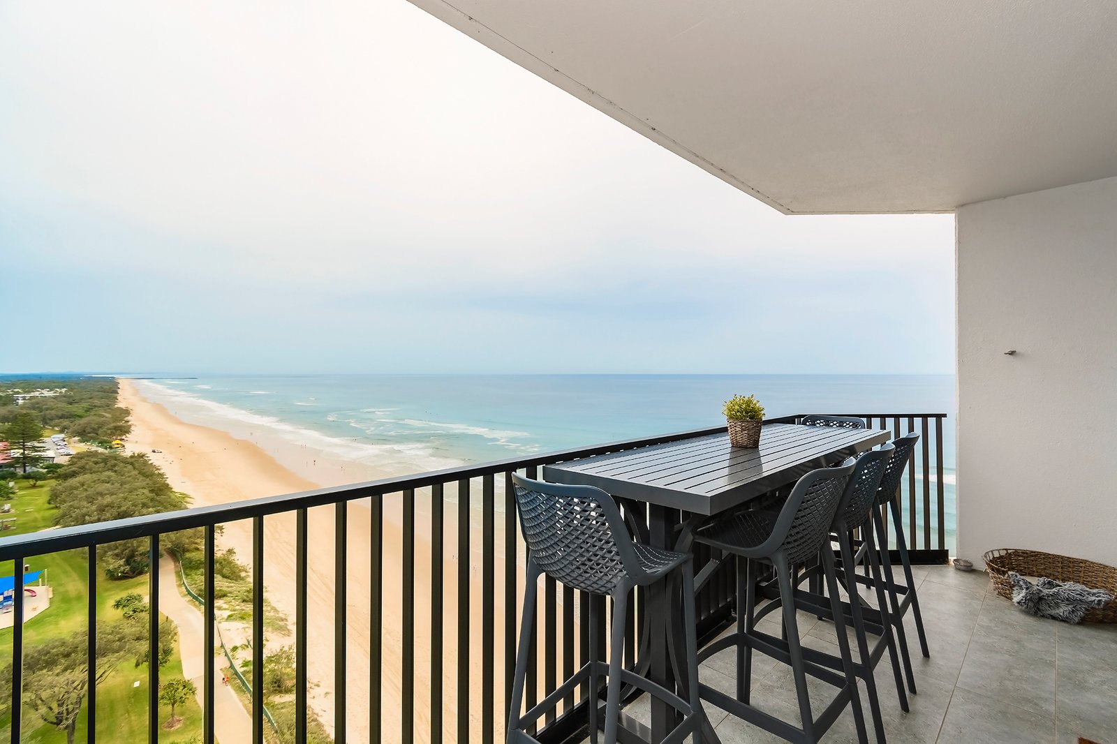 P1-1601/3575-3585 Main Beach Parade MAIN BEACH 12