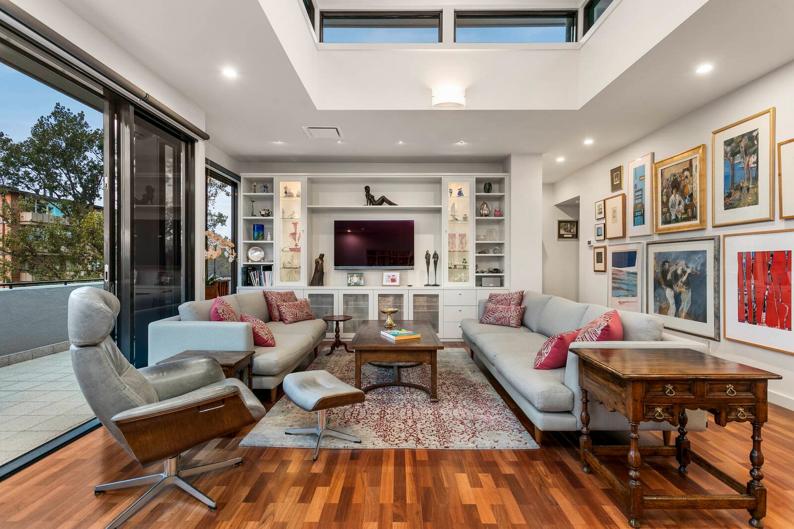 Real Estate and Property in Penthouse 2/12 Trawalla Avenue, Toorak, VIC