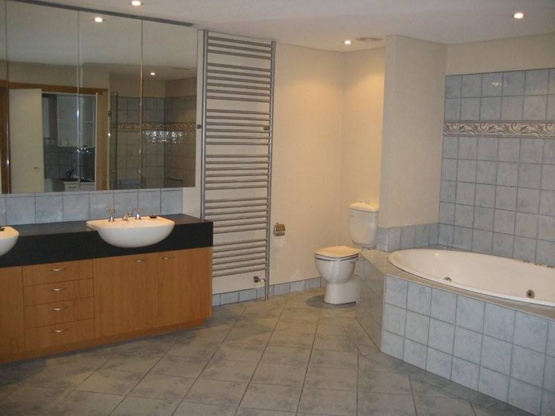 Gallery: rear 138 Thistlethwaite Street