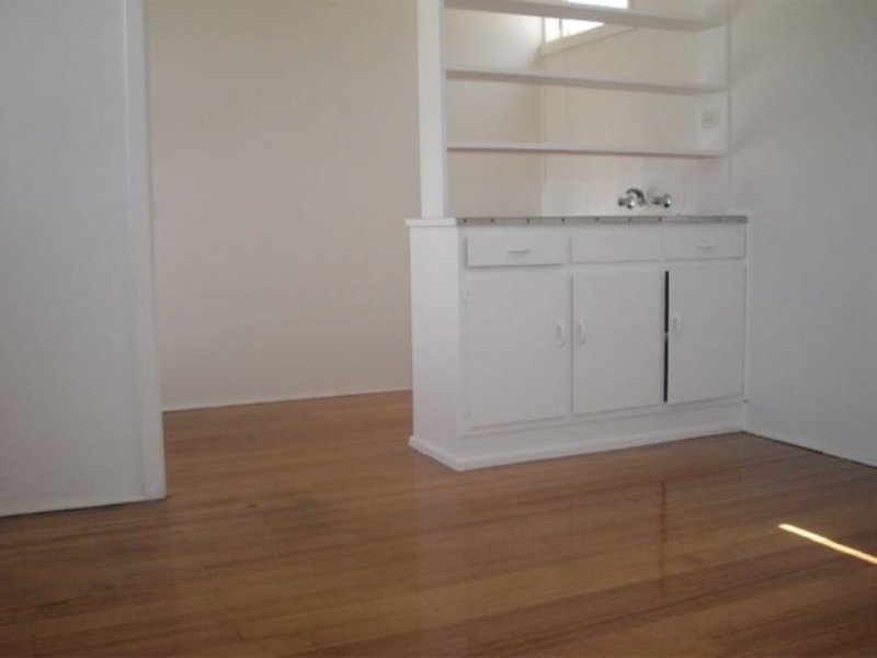 Gallery: Rear 19 Bellairs Ave