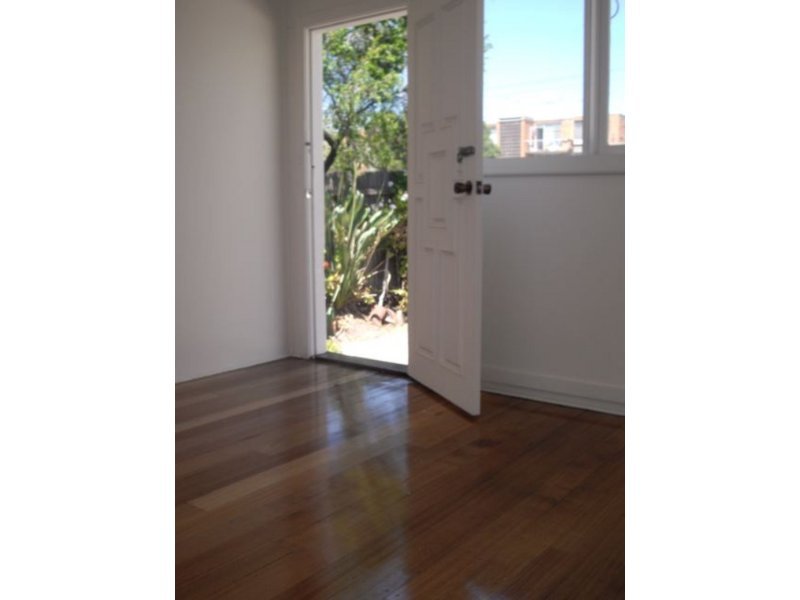 Gallery: Rear 19 Bellairs Ave