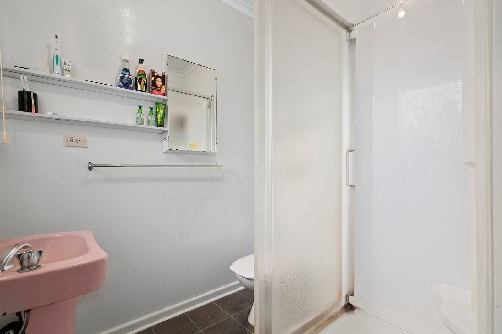 Gallery: Rear/13 McGuiness Road
