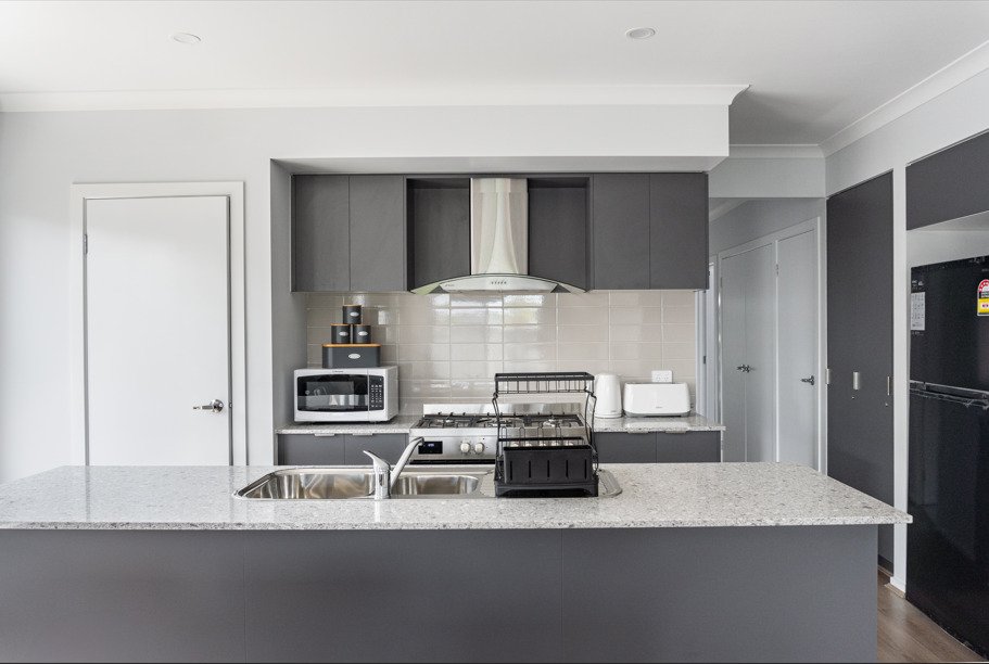 Gallery: Room 2/121 Ascot Gardens Drive