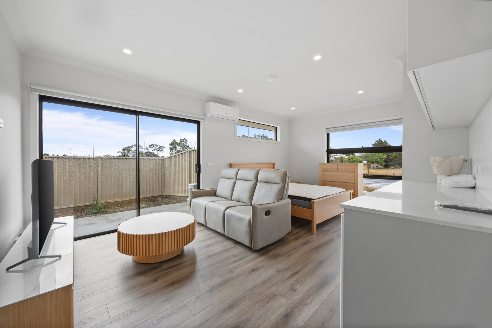 Gallery: Room 3/29 Webb Road