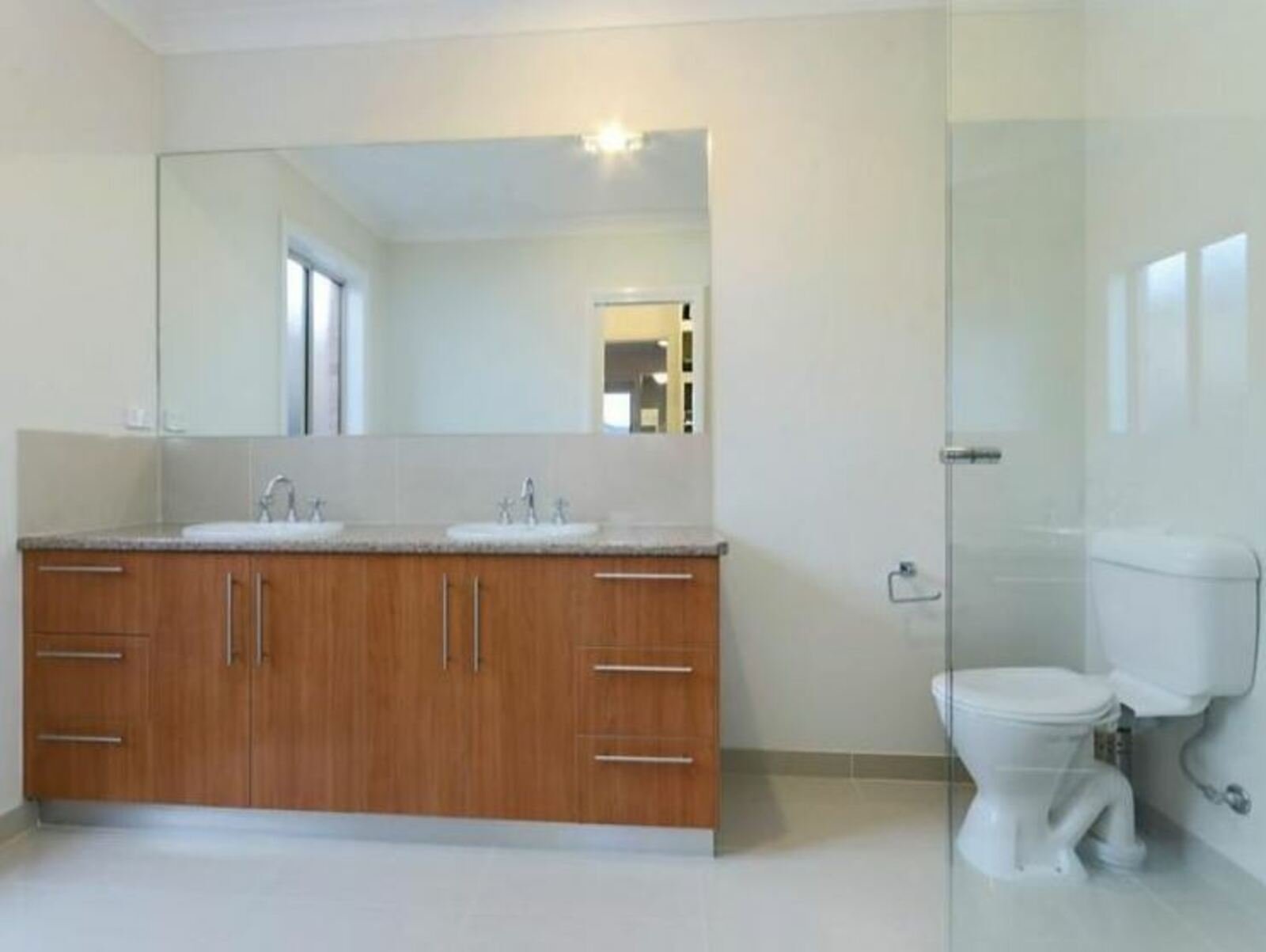 Gallery: Room 5/70 Fogarty Avenue