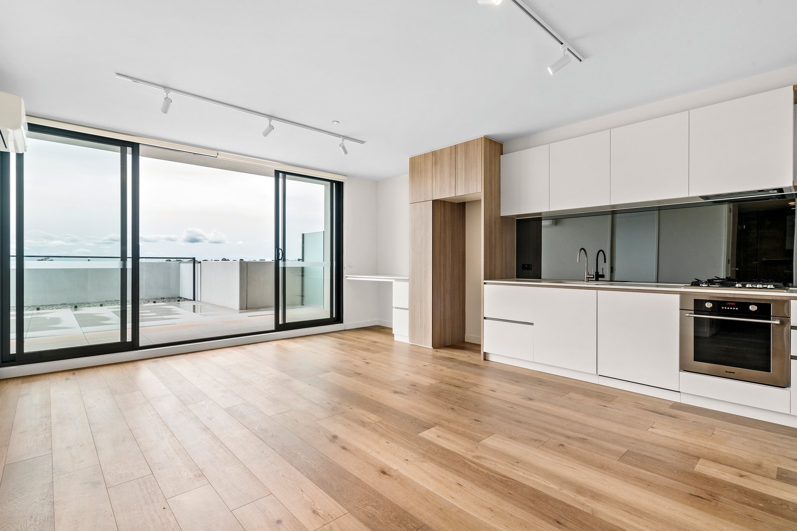 Gallery: S302/670 Centre Road