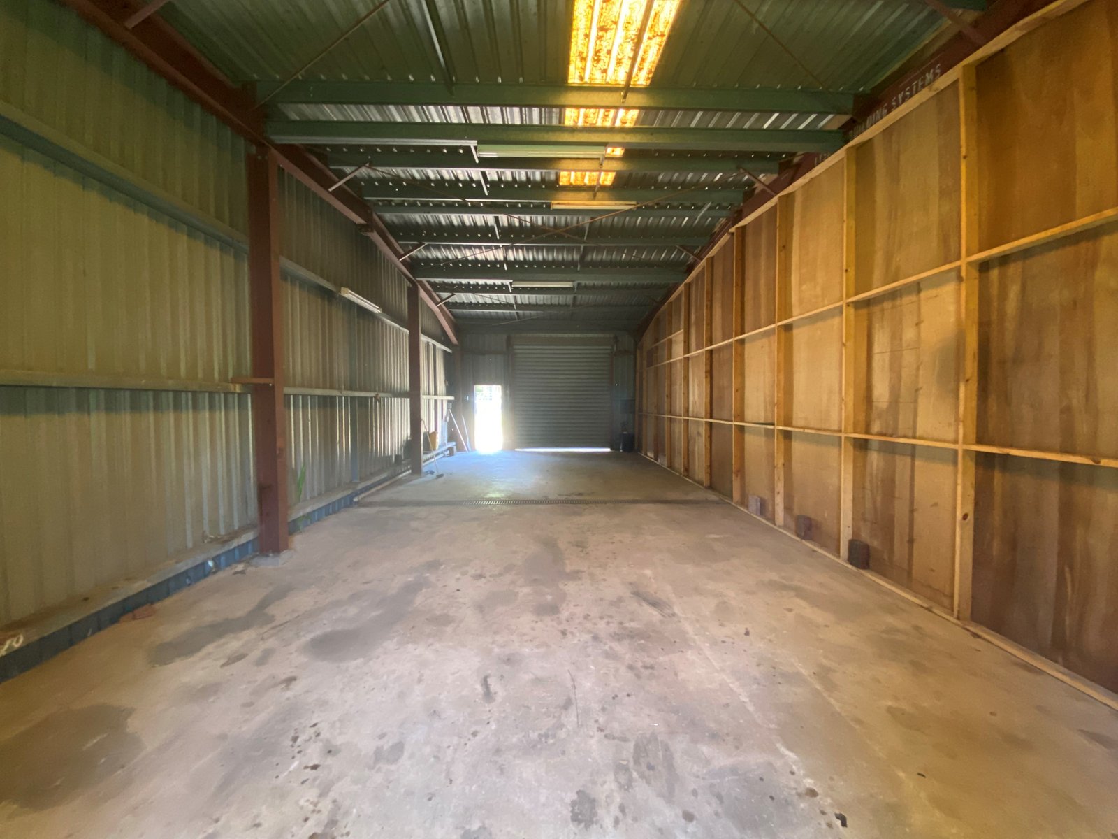 Shed 5/2927 Shute Harbour Road FLAMETREE 2