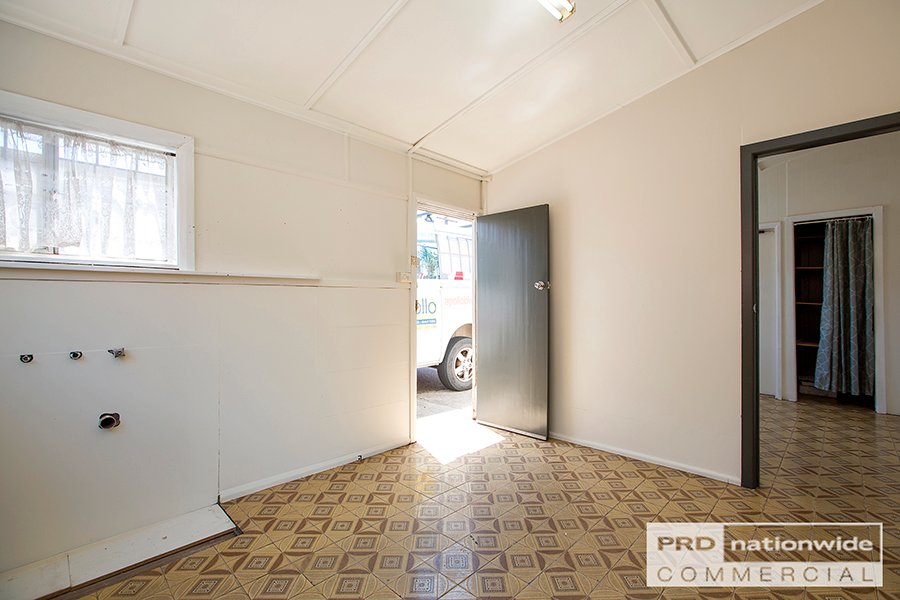 Shop 1 164 Peel Street TAMWORTH 6