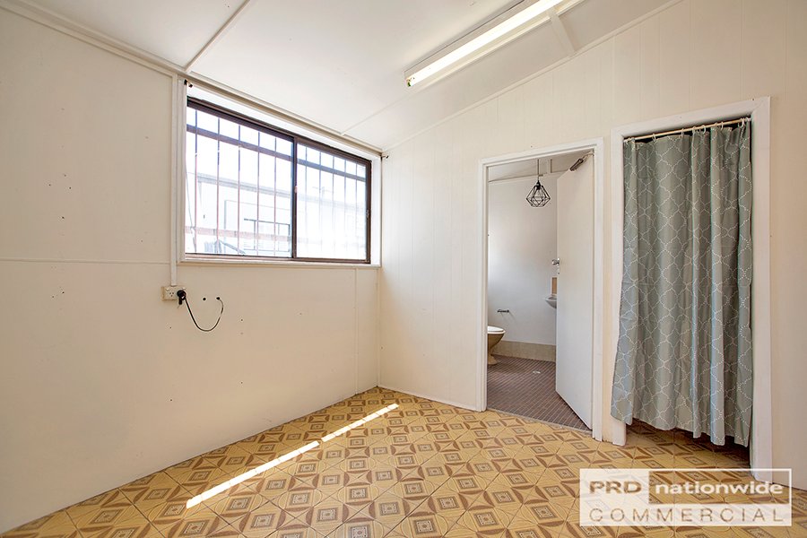 Shop 1 164 Peel Street TAMWORTH 7