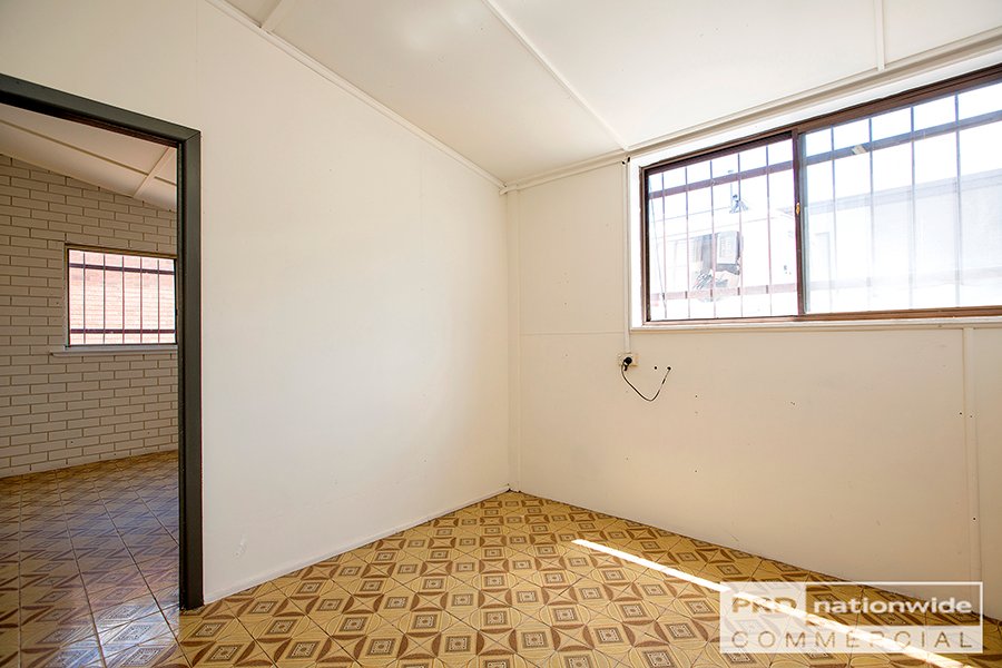 Shop 1 164 Peel Street TAMWORTH 9