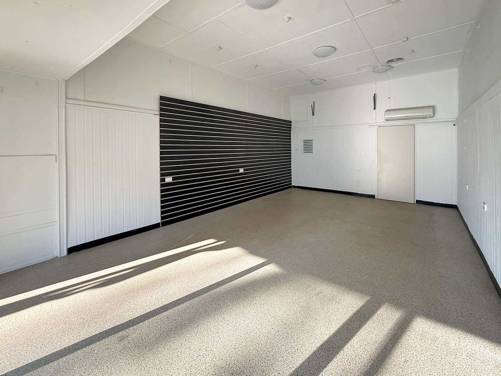 Shop 1 / 81 Bold Street LAURIETON 2