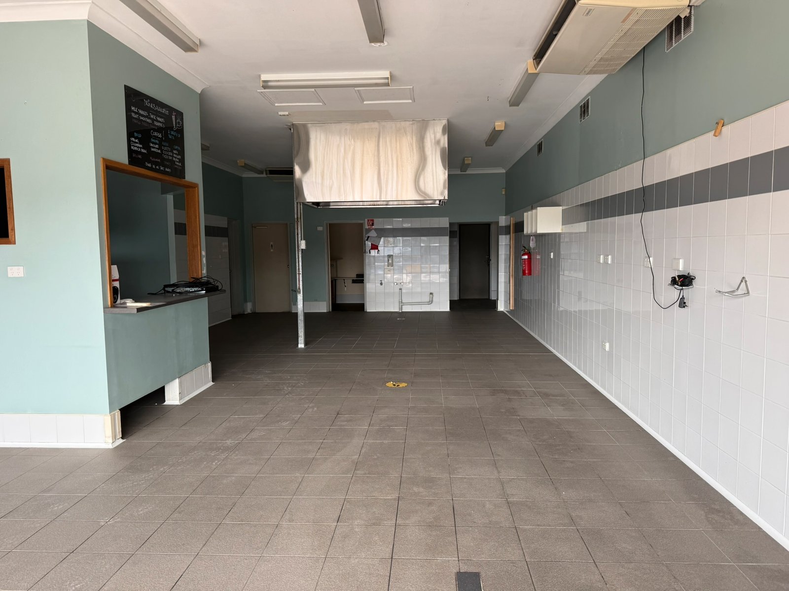 Shop 2 / 4 Kew Road LAURIETON 5