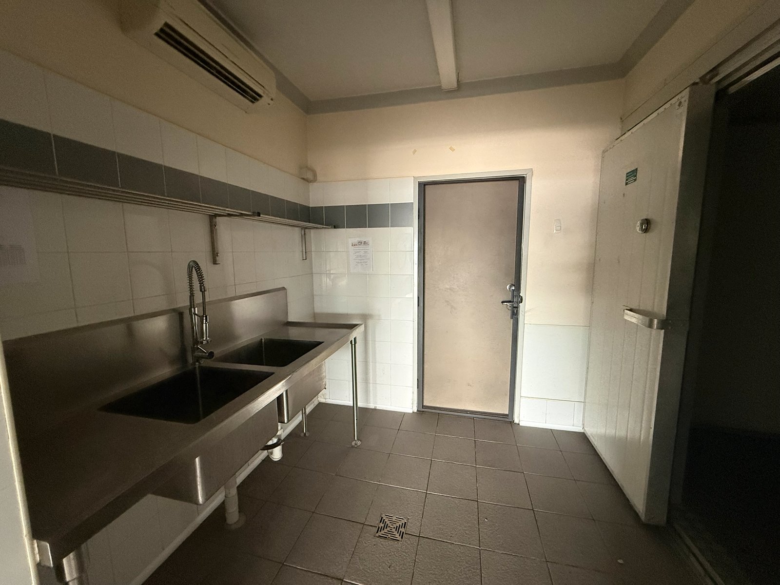 Shop 2 / 4 Kew Road LAURIETON 6