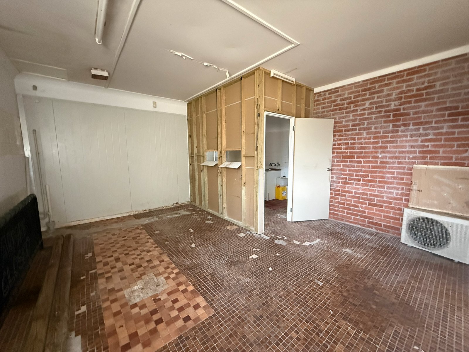 Shop 2 / 4 Kew Road LAURIETON 8