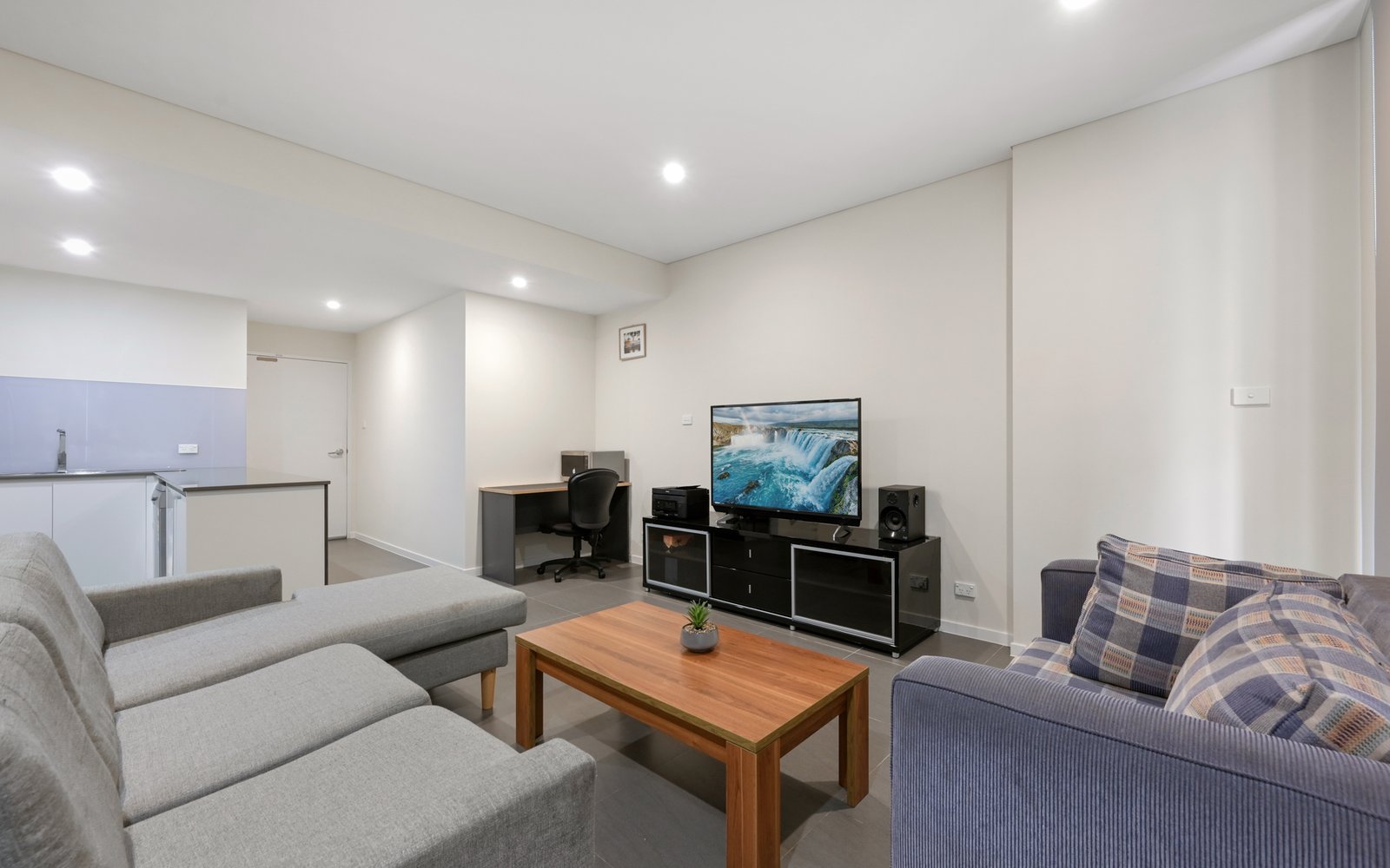 Shop 3 & Apartment 6/208 Great Western Highway KINGSWOOD 4