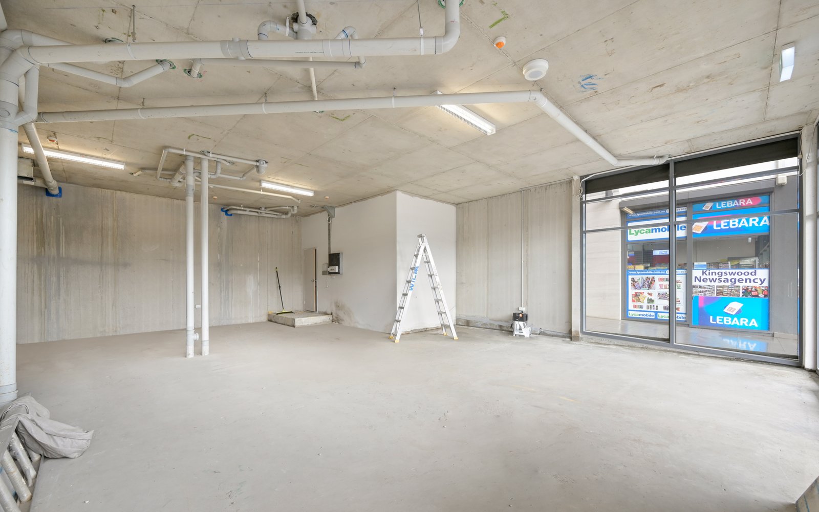 Shop 3 & Apartment 6/208 Great Western Highway KINGSWOOD 8