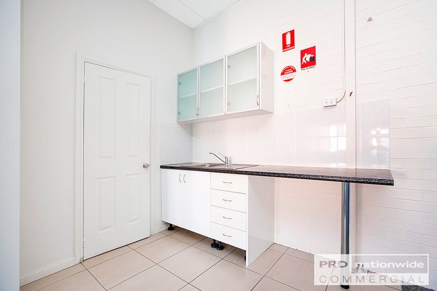 Shop 4, 164 Peel Street TAMWORTH 4