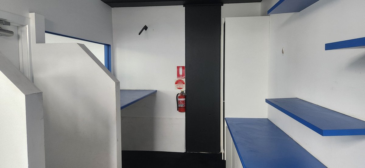 Showroom/2 Newcastle Street Burleigh Heads 8