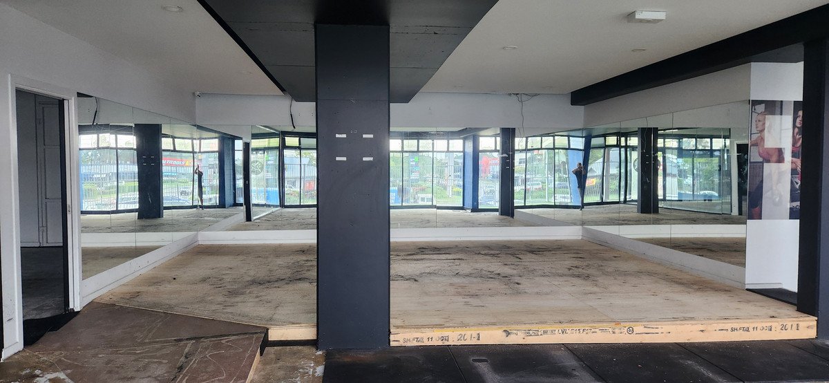 Showroom/2 Newcastle Street Burleigh Heads 11