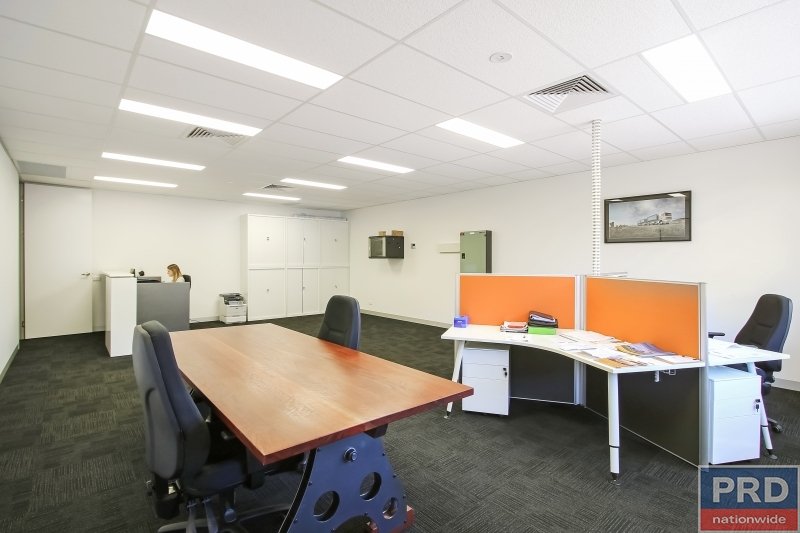 Suite 3, FF 526 Macauley Street ALBURY 2