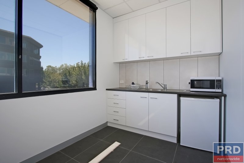 Suite 3, FF 526 Macauley Street ALBURY 7