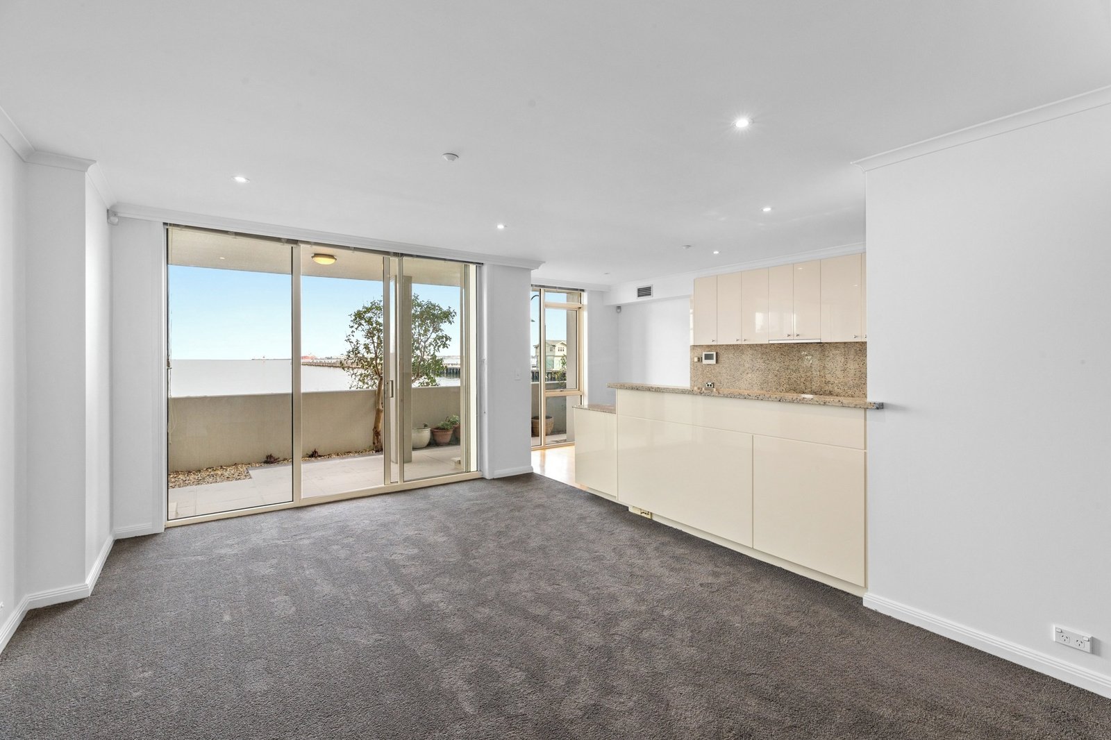 Gallery: t07/127 Beach Street