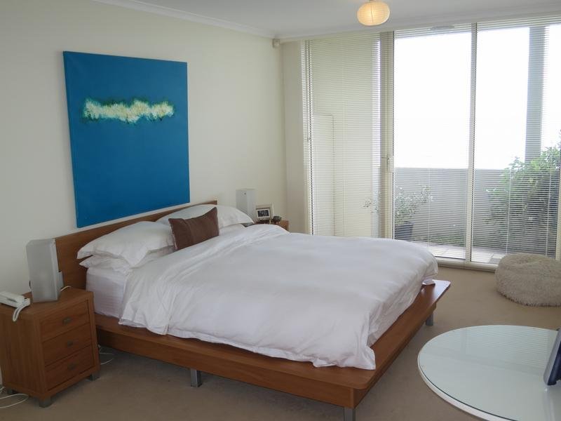 Gallery: T07,127 Beach Street