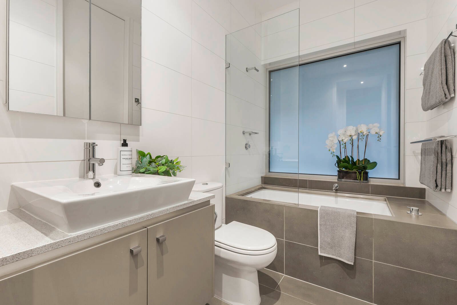 Real Estate and Property in TH 1/7 Verdant Avenue, Toorak, VIC