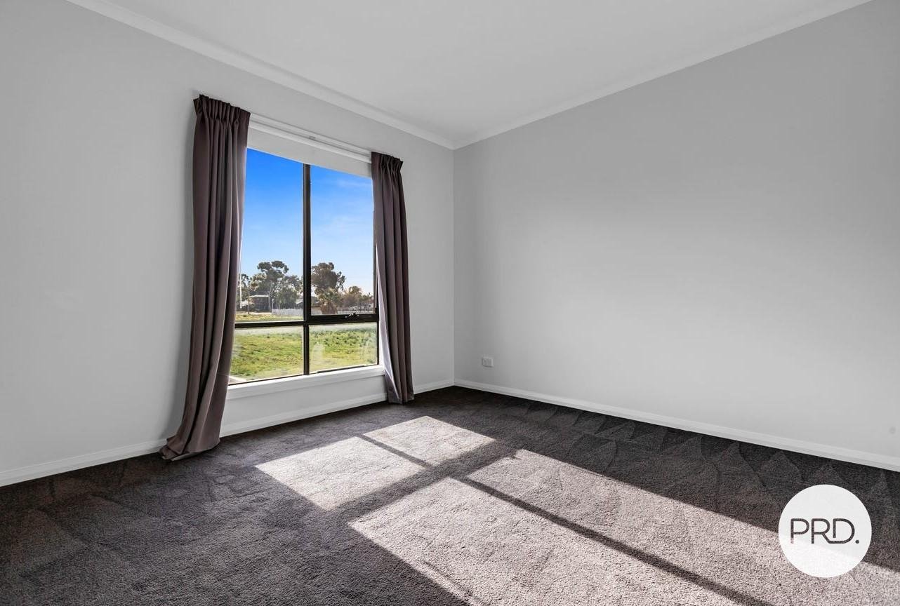Townhouse 4, 9 Toorak Drive IRYMPLE 9