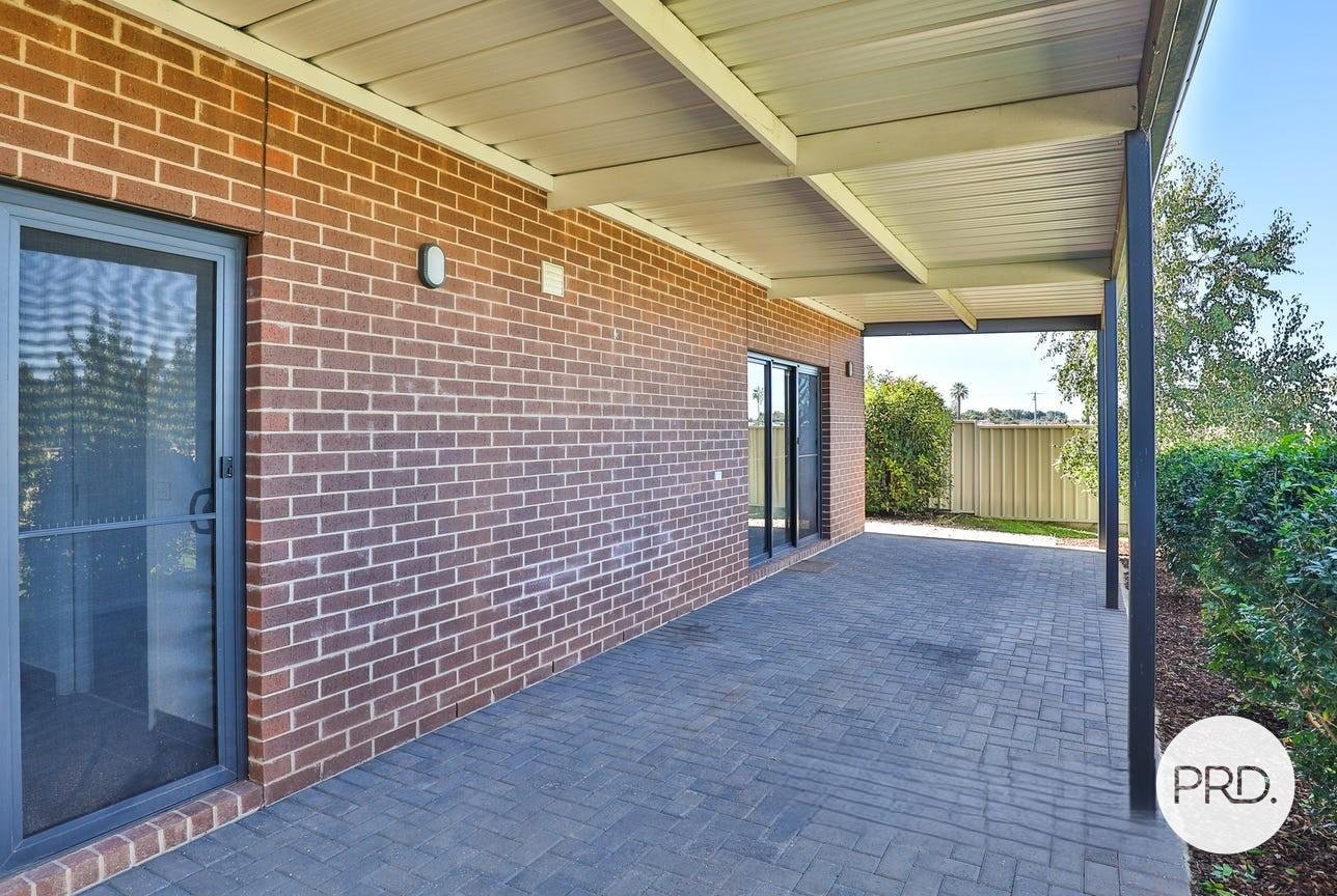 Townhouse 4, 9 Toorak Drive IRYMPLE 13