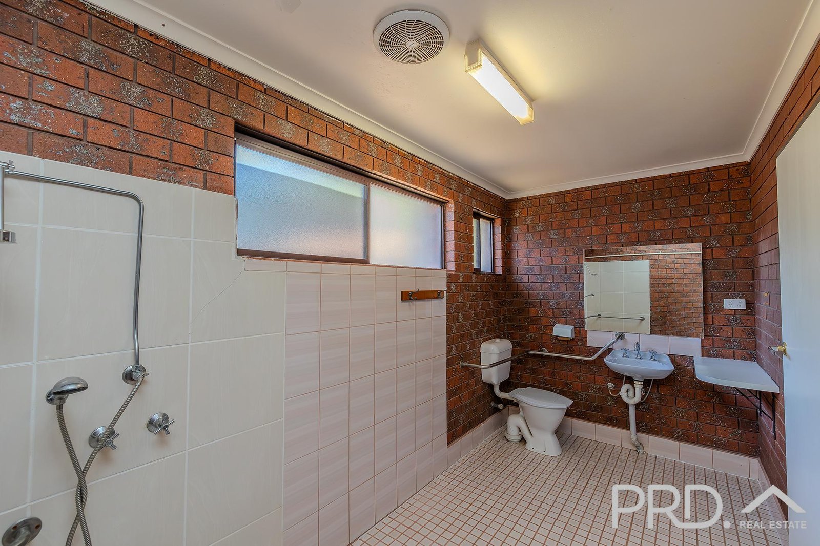 U1-14, 120-122 Adams Street WENTWORTH 8