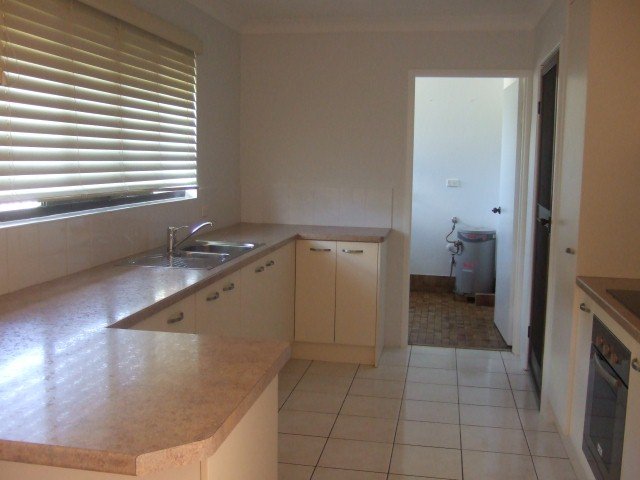 Unit 1-110 Christine Aveune  BURLEIGH WATERS 2